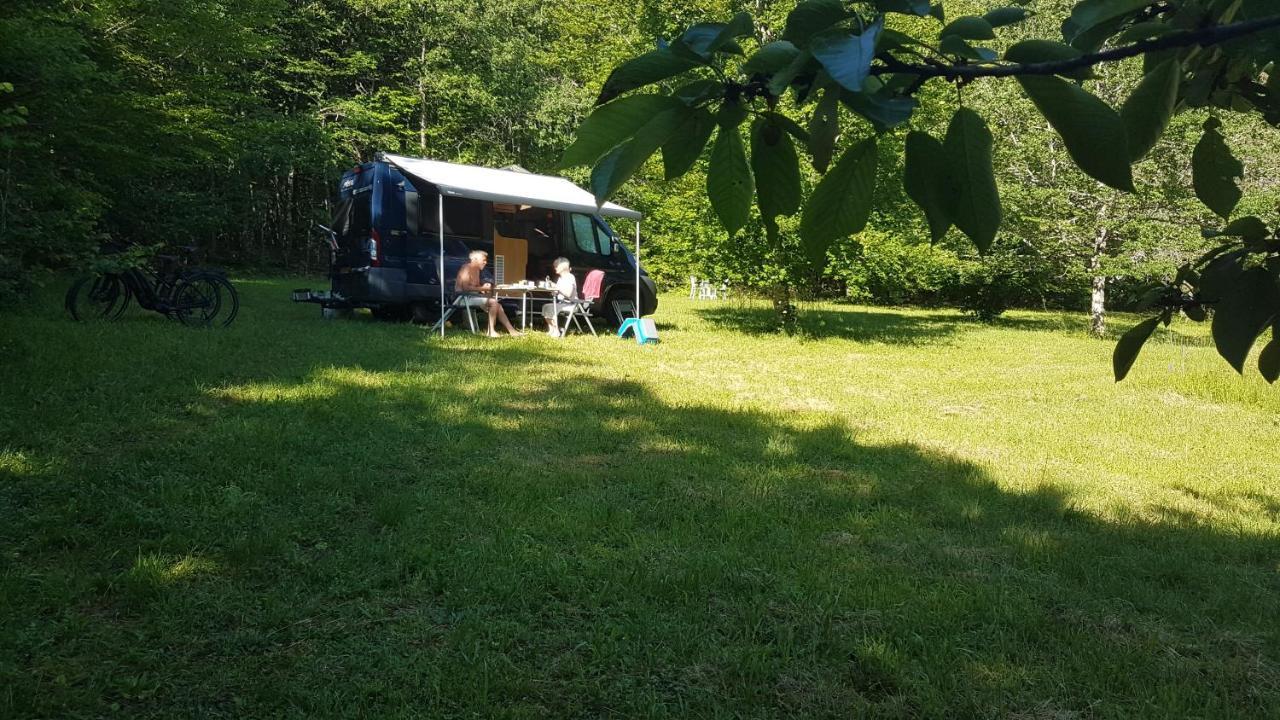 Charming 1-Bed Cottage in Sougeres-en-Puisaye Esterno foto