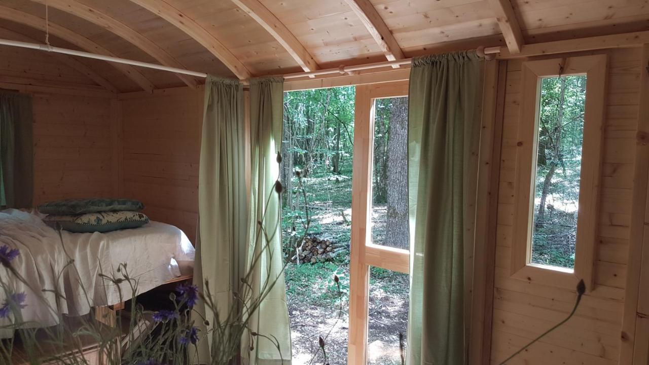 Charming 1-Bed Cottage in Sougeres-en-Puisaye Esterno foto