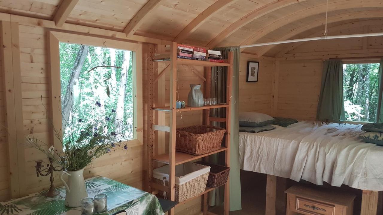 Charming 1-Bed Cottage in Sougeres-en-Puisaye Esterno foto