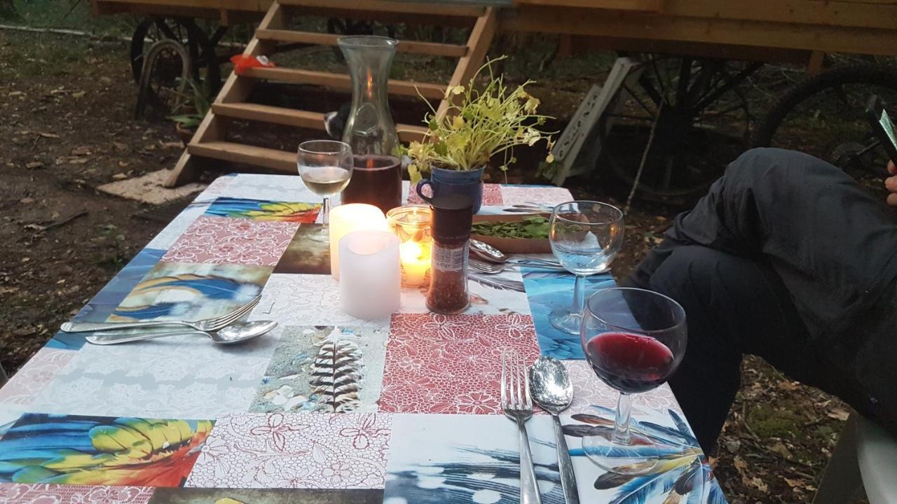 Charming 1-Bed Cottage in Sougeres-en-Puisaye Esterno foto