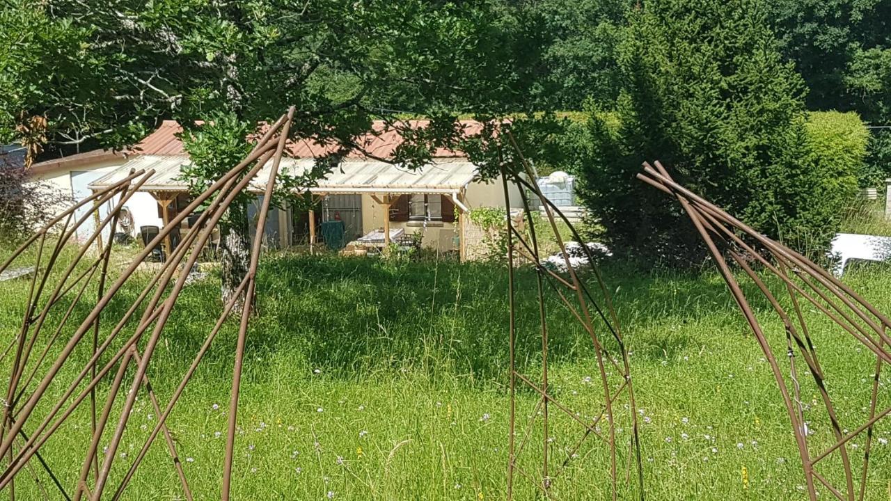 Charming 1-Bed Cottage in Sougeres-en-Puisaye Esterno foto
