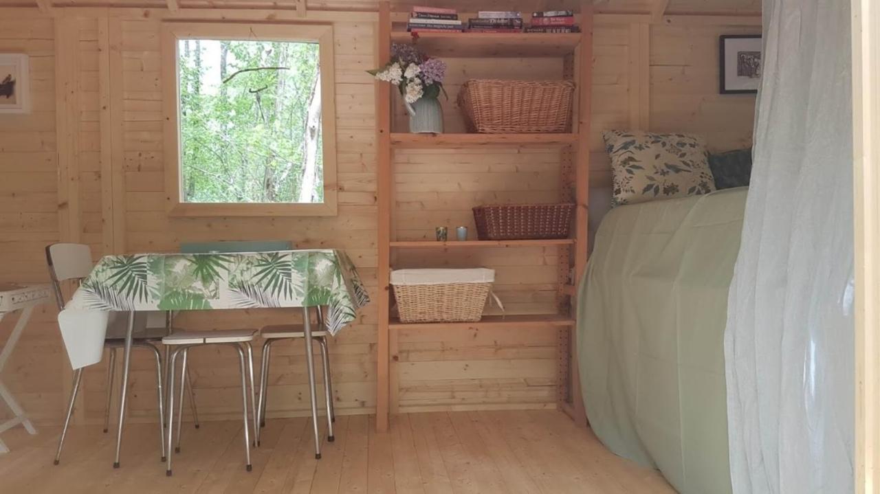 Charming 1-Bed Cottage in Sougeres-en-Puisaye Esterno foto
